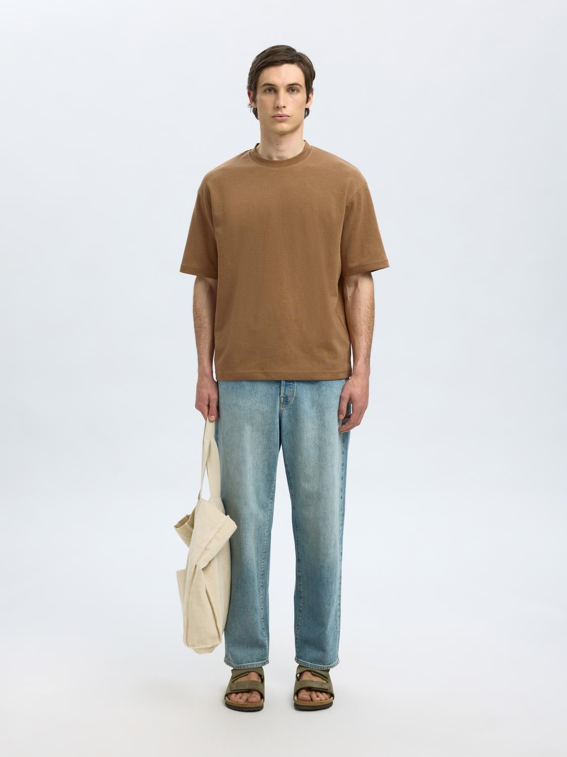 model_shot-front_full